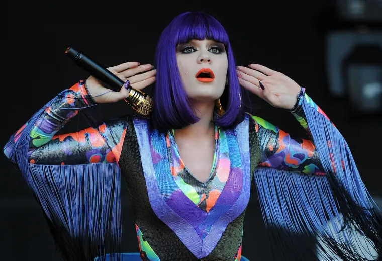 Nakon što je otkrila strast prema pjevanju i nastupima na pozornici, Jessie J je nastavila studirati prije nego što je potpisala ugovor s Gut Recordsom i sklopila ugovor sa Sony Musicom o pisanju pjesama. Naime, Jessie J prvi put je stekla slavu u glazbenoj industriji kada je izbacila svoj prvi singl &quot;Do It Like A Dude&quot; 2010., koji joj je kasnije te godine donio nagradu Critics Choice. Zatim je producirala svoj debitantski studijski album &quot;Who You Are&quot; 2011. s hit singlovima kao što su &quot;Price Tag&quot;, &quot;Nobody’s Perfect&quot; i &quot;Who’s Laughing Now&quot;. 