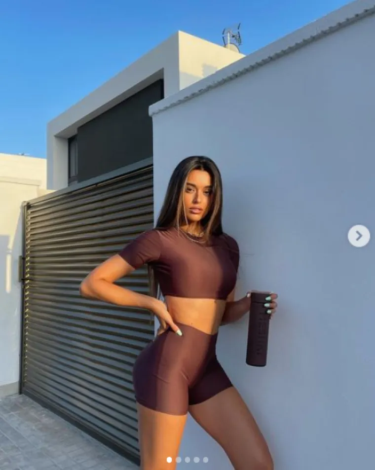 Engleski navijači tuguju na Twitteru zbog igračeva odlaska, al ne zbog njega nego njegove prekrasne partnerice