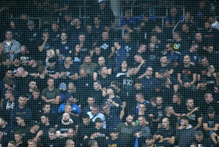 Bad Blue Boysi spektakularnom bakljadom zapalili Arenu u Salzburgu: Sve je bilo u dimu