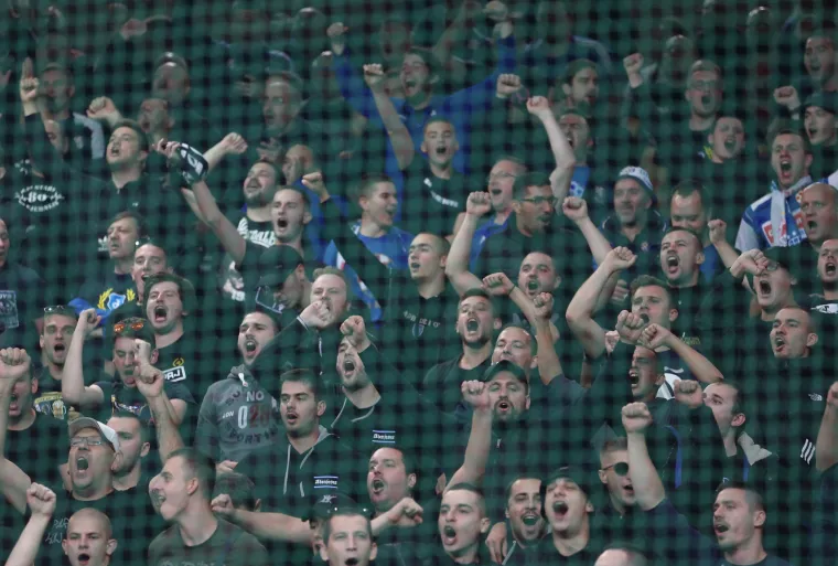 Nevjerojatne scene: Dinamovi navijači priredili domaćinsku atmosferu u Salzburgu i osvojili bitku na tribinama