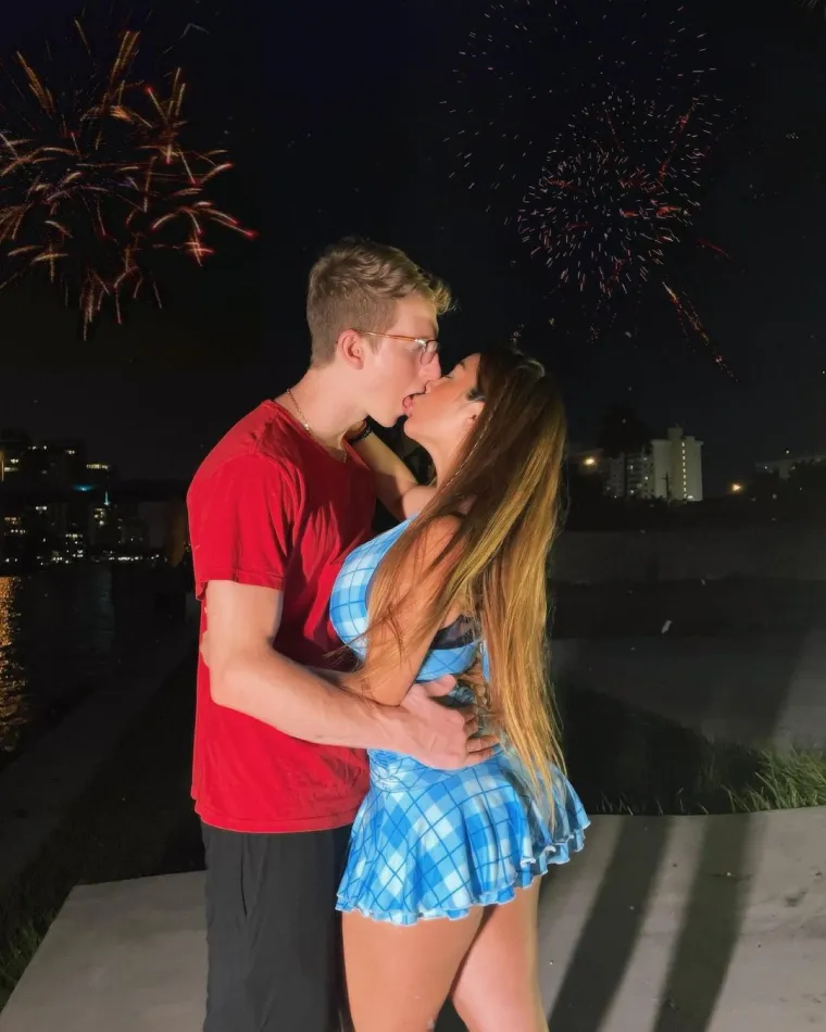 "Obožavam pametne dečke, to je ono &scaron;to me k njima privlači. Kada smo se upoznali, Will mi je rekao da je genij.... Nije sve stvar dobrog izgleda, osobno tražim taj intelektualni impuls, to je ono &scaron;to me osvaja", pojasnila je Katiana.