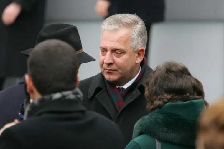 Ovako je Ivo Sanader  izgledao na vrhuncu moći prije 20-ak godina. Danas se pojavio na sudu, iznenadit ćete se kad ga vidite