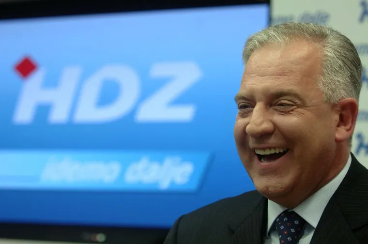 Ovako je Ivo Sanader  izgledao na vrhuncu moći prije 20-ak godina. Danas se pojavio na sudu, iznenadit ćete se kad ga vidite