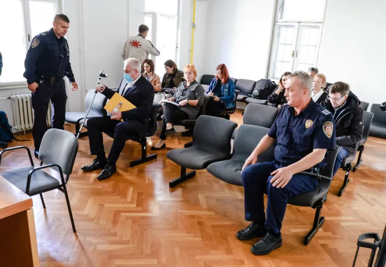 Ovako je Ivo Sanader  izgledao na vrhuncu moći prije 20-ak godina. Danas se pojavio na sudu, iznenadit ćete se kad ga vidite