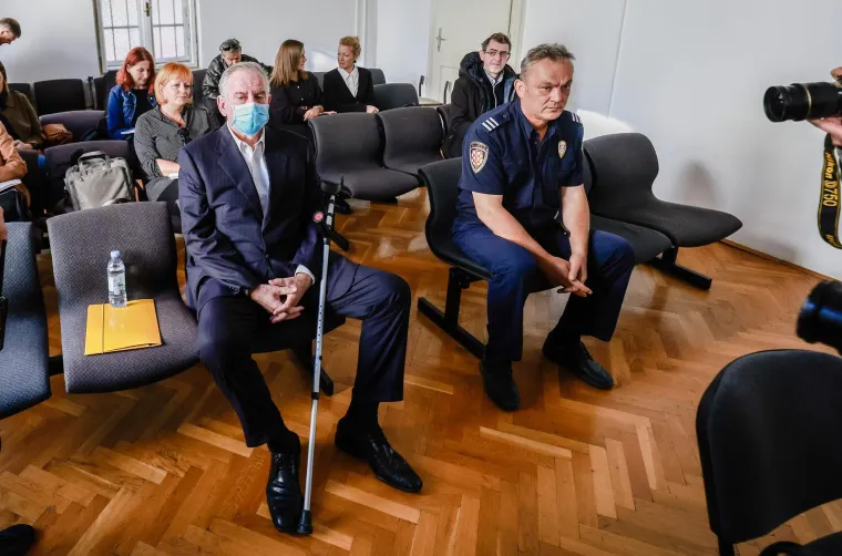 Ovako je Ivo Sanader  izgledao na vrhuncu moći prije 20-ak godina. Danas se pojavio na sudu, iznenadit ćete se kad ga vidite