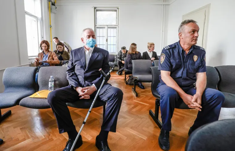 Ovako je Ivo Sanader  izgledao na vrhuncu moći prije 20-ak godina. Danas se pojavio na sudu, iznenadit ćete se kad ga vidite