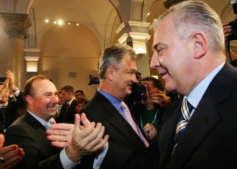 Ovako je Ivo Sanader  izgledao na vrhuncu moći prije 20-ak godina. Danas se pojavio na sudu, iznenadit ćete se kad ga vidite