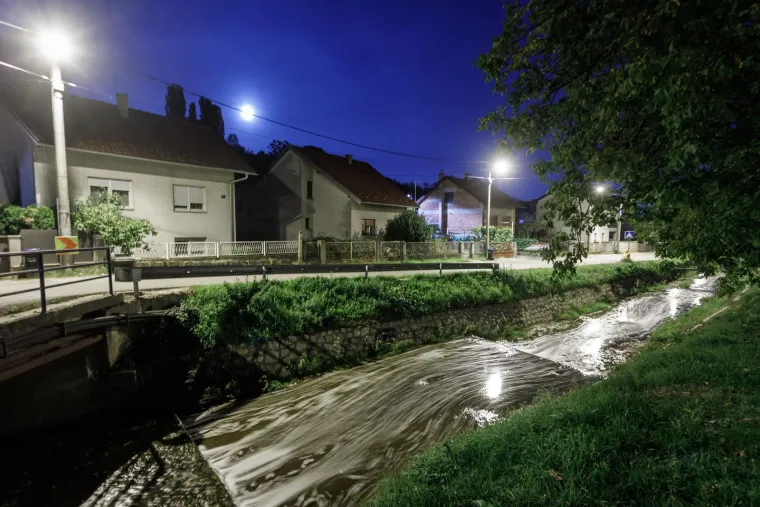 Potok Vrapčak u Zagrebu je pun pjene i mrtvih riba: 'Očito se radi o nečemu otrovnom. Bojim se da nešto od toga ne završi u vodovodu'