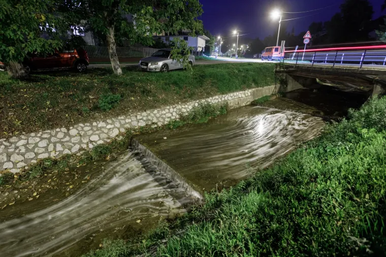 Potok Vrapčak u Zagrebu je pun pjene i mrtvih riba: 'Očito se radi o nečemu otrovnom. Bojim se da nešto od toga ne završi u vodovodu'