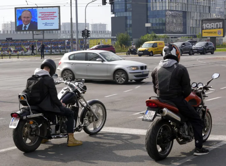 Beograd, 7. listopada u gradu su osvanuli divovski displeji s rođendanskom čestitkom predsjedniku Ruske Federacije Vladimiru Putinu