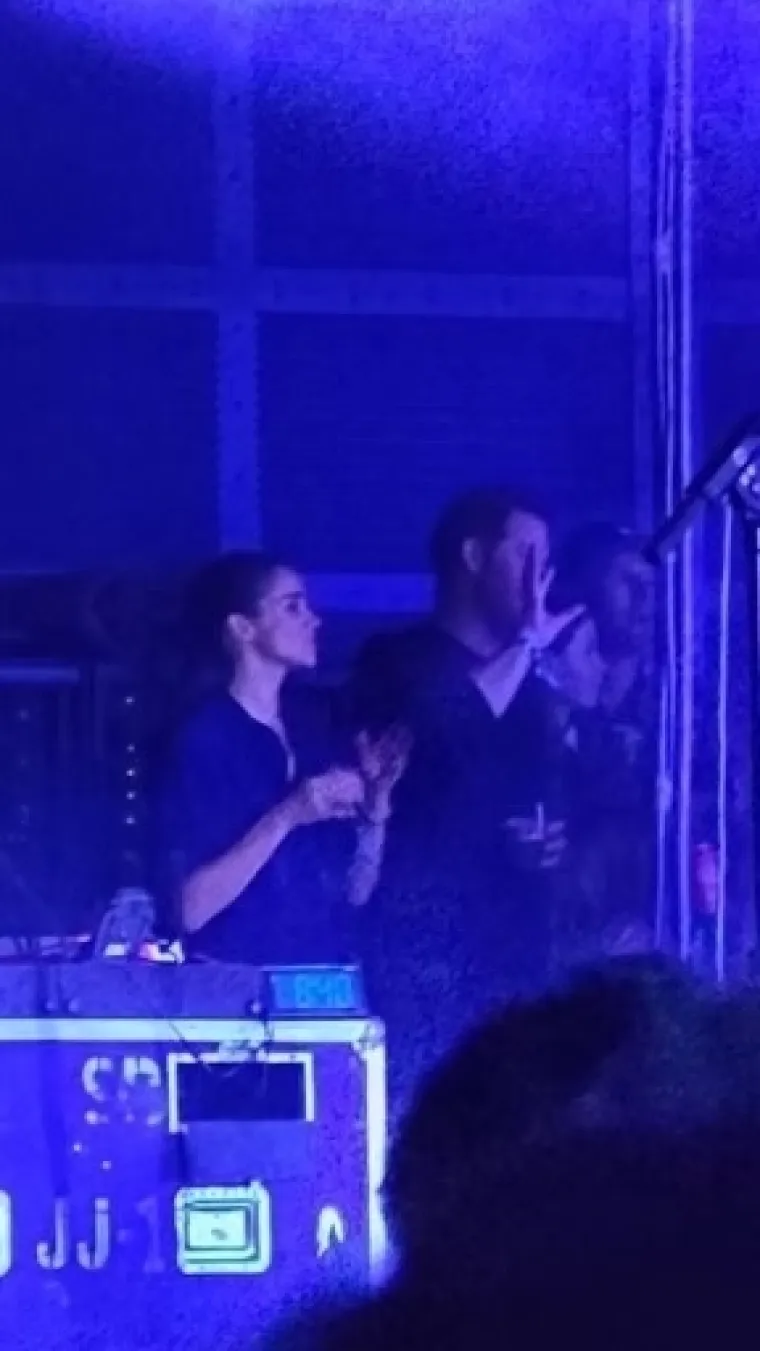 Princ Harry i Meghan Markle se 'razbacali' na koncertu, a imali su i trenutke intimnosti