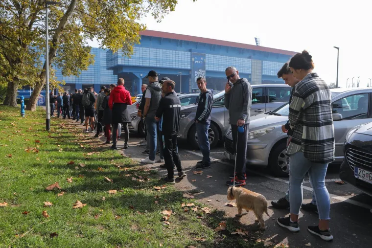 Navijači navalili na ulaznice za najvažniju Dinamovu utakmicu u Ligi prvaka, pogledajte prizore ispred Maksimira