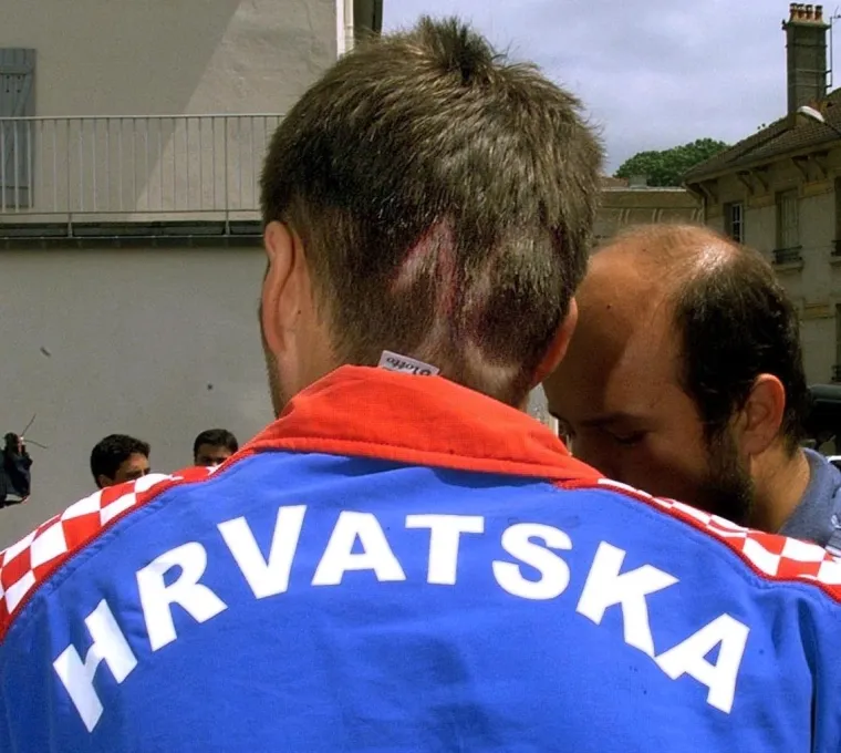 Rat u Hrvatskoj je eskalirao, a Boban je u dresu Milana harao Europom. Kada su Vatreni 1996. godine pod njegovim liderstvom stigli na prvo veliko natjecanje Boban je već bio etabliran europski velemajstor s naslovom prvaka Starog kontinenta koji je osvojio 1994. u dresu milanskog velikana. EURO u Engleskoj i četvrtfinale u kojem su uz obilatu pomoć sudaca Nijemci prošli dalje, bilo je tek uvertira u ono što će uslijediti dvije godine kasnije.
