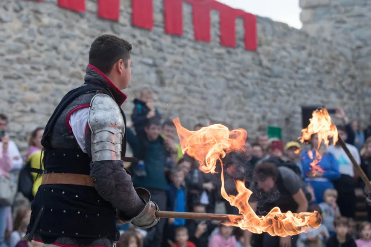 Glavosjeci i djeve, križari i pisari, baklje i samostreli - na Medvedgradu je oživio srednji vijek