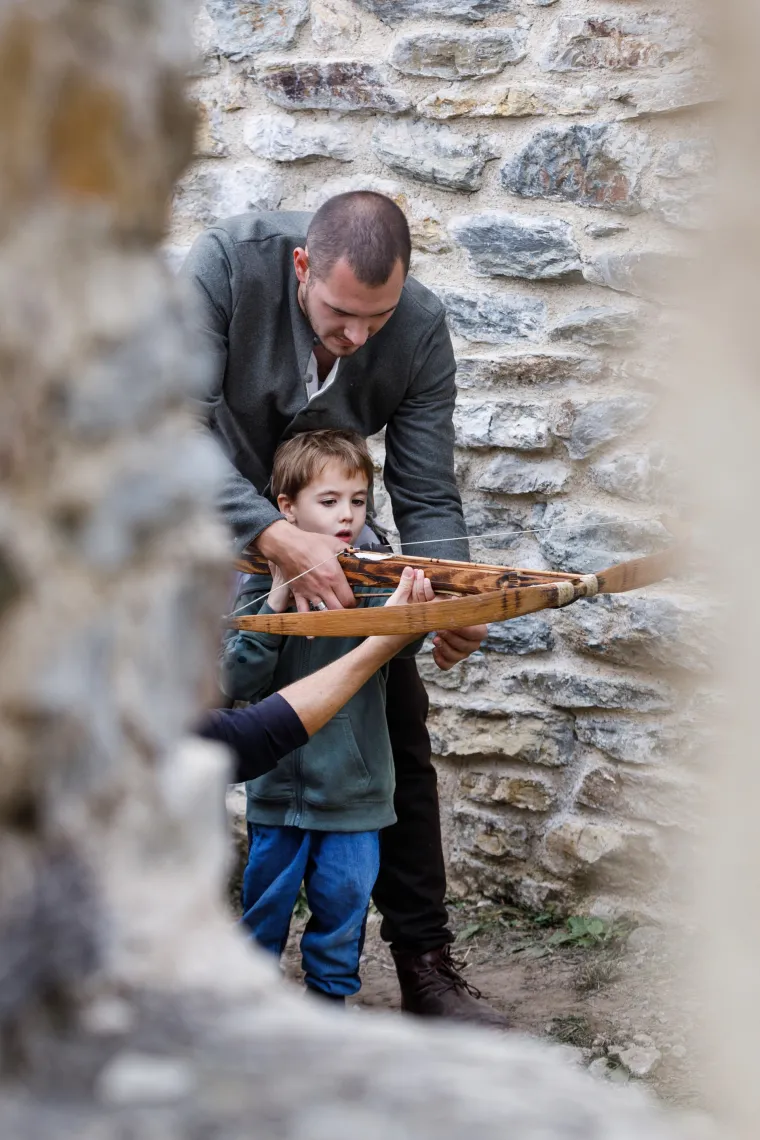 Glavosjeci i djeve, križari i pisari, baklje i samostreli - na Medvedgradu je oživio srednji vijek