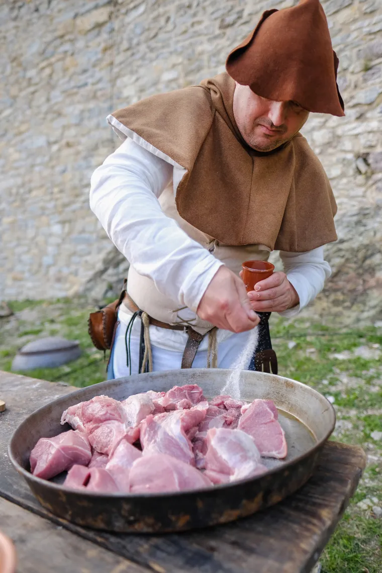 Glavosjeci i djeve, križari i pisari, baklje i samostreli - na Medvedgradu je oživio srednji vijek