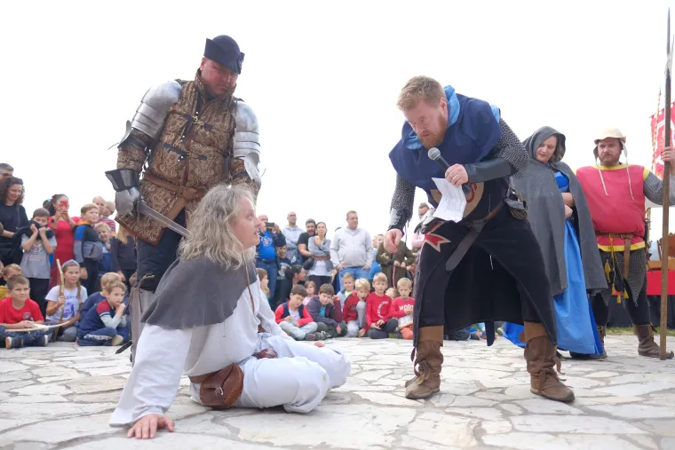 Glavosjeci i djeve, križari i pisari, baklje i samostreli - na Medvedgradu je oživio srednji vijek