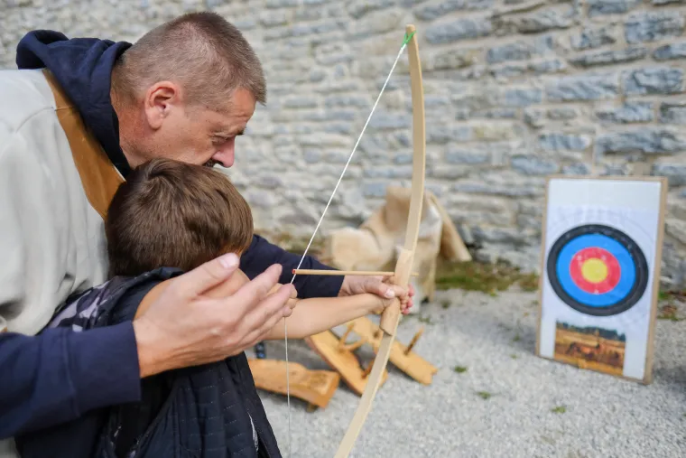 Glavosjeci i djeve, križari i pisari, baklje i samostreli - na Medvedgradu je oživio srednji vijek