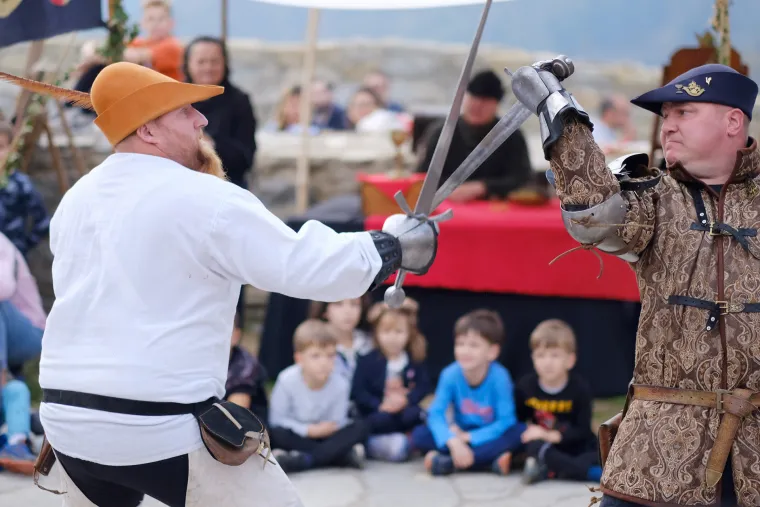 Glavosjeci i djeve, križari i pisari, baklje i samostreli - na Medvedgradu je oživio srednji vijek