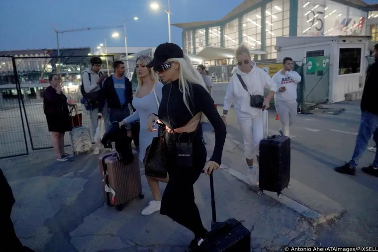 Jelena Karleuša stigla je na aerodrom u ouftitu od nekoliko tisuća eura, ali jedan 'kiks' jako bode oči