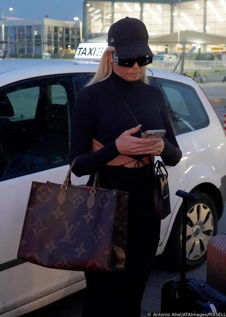 Jelena Karleuša stigla je na aerodrom u ouftitu od nekoliko tisuća eura, ali jedan 'kiks' jako bode oči