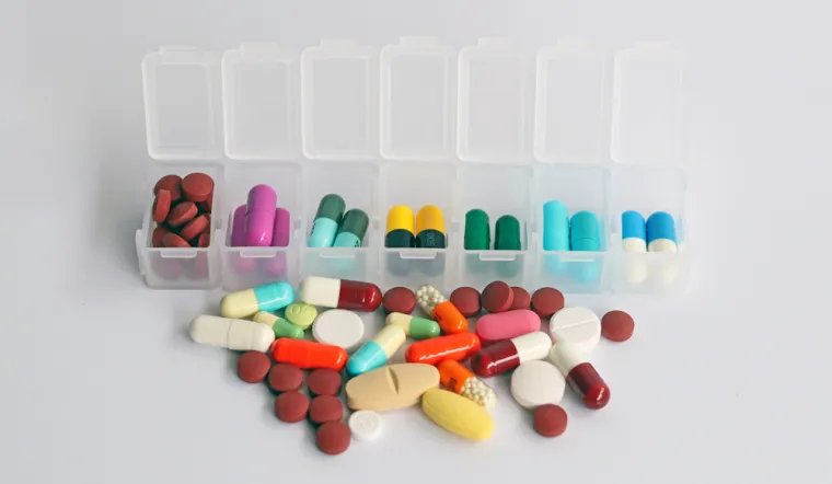 Jako je važno da pacijenti naglase farmaceutu koje lijekove piju prilikom kupovine drugih lijekova i preparata s režimom izdavanja bez recepta kako bi izbjegli moguće interakcije. Farmaceut je tu da svojim znanjem i vještinama podrži pacijenta, prati napredak i pruži potrebne informacije u svim fazama terapije.
