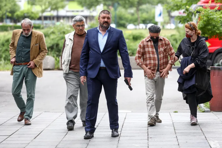 &quot;Najviše sam skinuo za ulogu u filmu &apos;Vukovar se vraća kući&apos; Branka Schmidta. Mislim da sam tu u mjesec dana skinuo oko 16 kila. U isto vrijeme je bilo po svim novinama na svijetu da je Tom Cruise uz svog kuhara, nekog kineskog superfrajera, za &apos;Intervju s vampirom&apos; skinuo u tri mjeseca 12 kilograma. A ja u mjesec dana skinuo 16 i nitko to nije zamijetio. Eto, na Cruisea se dijeta prima za razliku od mene&quot;, našalio se Goran za Gloriju.