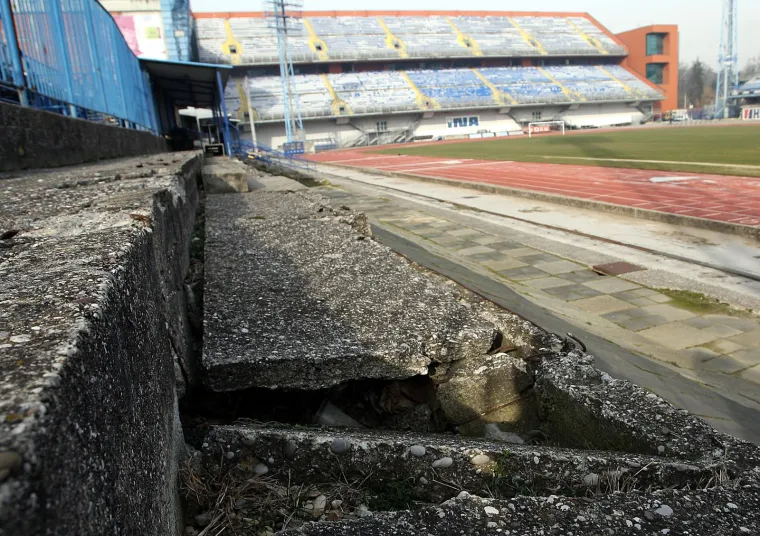 Stadion u Maksimiru 2010. Katastrofalno stanje. 