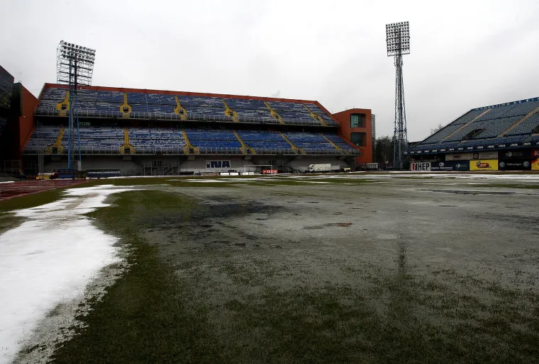 Maksimirsko ruglo kultno je zdanje, gradilište i teatar snova u jednom; Nogometna rupa, ali i slavno mjesto