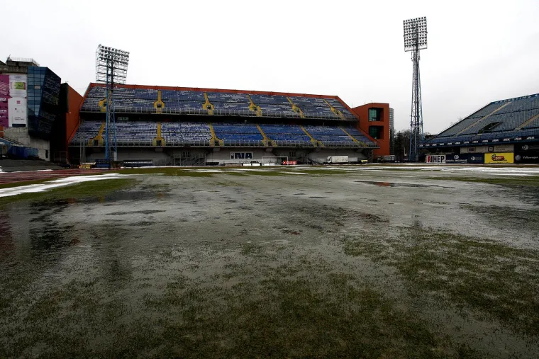 Maksimirsko ruglo kultno je zdanje, gradilište i teatar snova u jednom; Nogometna rupa, ali i slavno mjesto