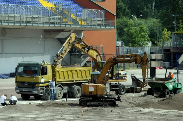 Maksimirsko ruglo kultno je zdanje, gradilište i teatar snova u jednom; Nogometna rupa, ali i slavno mjesto