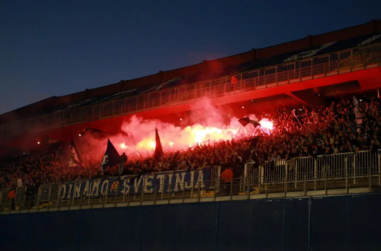 Maksimirsko ruglo kultno je zdanje, gradilište i teatar snova u jednom; Nogometna rupa, ali i slavno mjesto