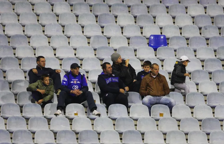 Maksimirsko ruglo kultno je zdanje, gradilište i teatar snova u jednom; Nogometna rupa, ali i slavno mjesto
