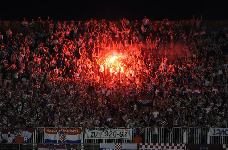 Maksimirsko ruglo kultno je zdanje, gradilište i teatar snova u jednom; Nogometna rupa, ali i slavno mjesto