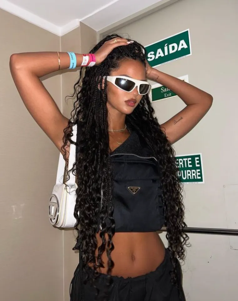 Juliana Nalu Brazilka je koju na Instagramu prati gotovo pola milijuna ljudi. Rođena je i odrasla u Rio De Janeiru, a već s 13 godina majka ju je &quot;bacila&quot; u manekenske vode. 