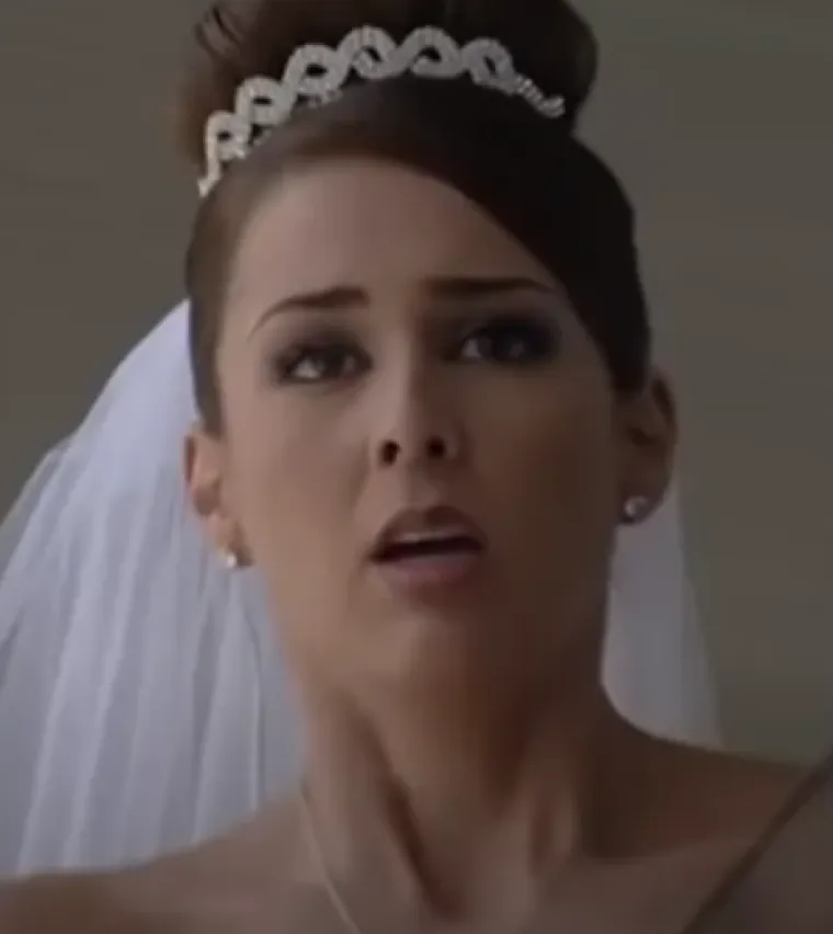 Jacqueline Bracamontes jedna je od rijetkih glumica koja je i u stvarnom životu postupila onako kako bi postupio i njen lik u seriji - pošteno. Primjerice, upravo je ona priznala kako je William Levy veliki preljubnik. &apos;Tijekom snimanja serije, William me nagovarao da spavamo zajedno. Trudio se svim silama da me odvuče u krevet, čak mi je jednom ponudio novac u zamjenu za seks. Odbijala sam ga s gađenjem, nisam mogla vjerovati da se tako ponaša čovjek koji je, navodno, u sretnoj vezi. Jedva je čekao scene gdje se ljubi i nježno dodiruje s kolegicama. Iskoristio bi priliku i radio čak pokrete koji nisu bili ni nužni. Jednom mi je šapnuo na uho: &apos;Nadam se da idući puta ovo nećemo morati samo insinuirati, već da ćemo zapravo voditi ljubav&apos;, rekla je Jacqueline koja je istaknula kako s Williamom nije ostala u najboljim odnosima nakon kraja snimanja serije. 