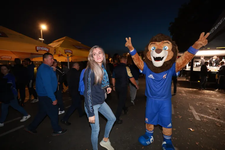 Zagreb će večeras gorjeti: Pogledajte kako izgleda Maksimir sat vremena prije utakmice Dinama i Salzburga