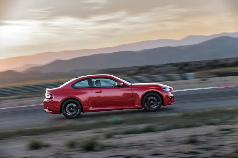 Najveća brzina je elektronski ograničena na 250 km/h, ali one se može povećati na 285 km/h sa ako se uzme M vozački paket