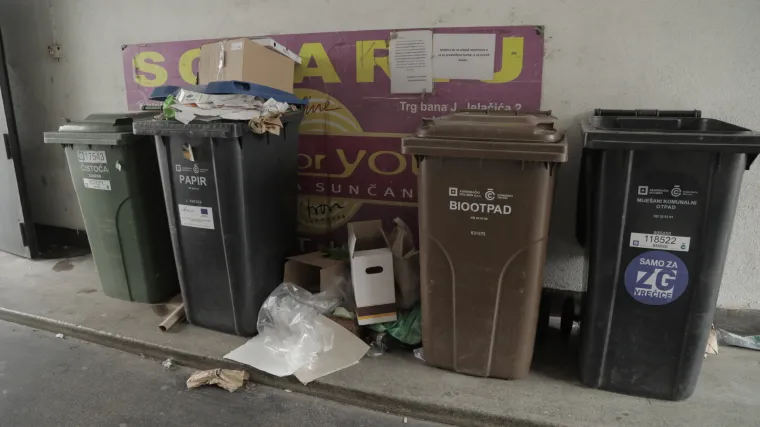 Što se skriva u zagrebačkim kontejnerima? Vreće svih boja, karton, granje, deka, a nađe se i pokoja ZG vrećica
