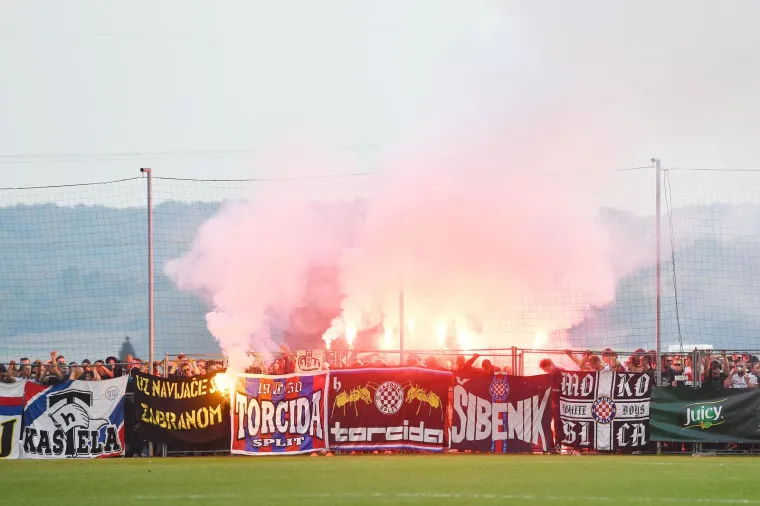 Emotivne scene u Cvetkovcu: Hajduk do vrha napunio mrežu petoligaša, od nogometa se oprostio bivši igrač Bijelih i ikona HNL-a