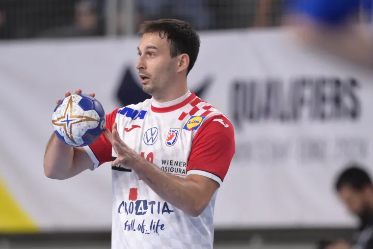 Igor Karačić posljednji je član nešg genijalnog trija na poziciji srednjeg vanjskog. Srednji vanjski Kielcea zabio je šest golova u dvije utakmice Croatia Cupa i neizostavan je dio reprezentacije.
