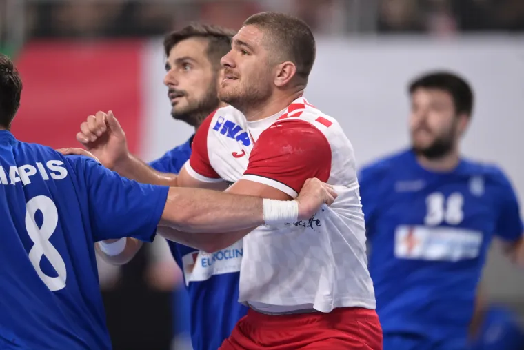 Marin Šipić pivot je koji je specijaliziran za napad. Sjajan je u tom segemntu igre i trebao bi imati značajnu minutažu na ovom prvenstvu. Ove sezone napravio je mudar potez i otišao u švicarski Kriens-Luzern u kojem ima odličnu minutažu.