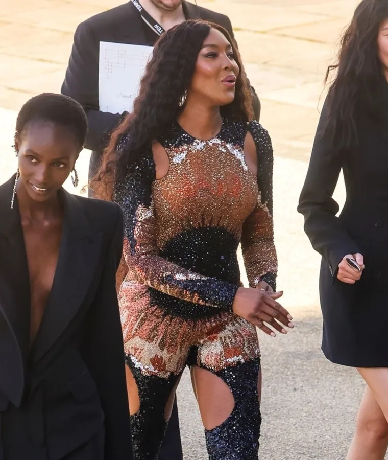 Veteranka modnih pista Naomi Campbell ponovno pod svjetlima reflektora: Žena je u 53. godini zmaj - pogledajte to tijelo!