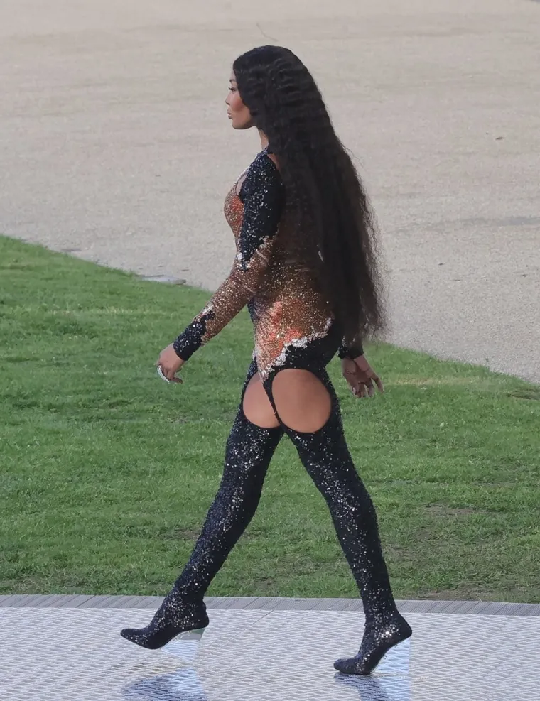 Veteranka modnih pista Naomi Campbell ponovno pod svjetlima reflektora: Žena je u 53. godini zmaj - pogledajte to tijelo!