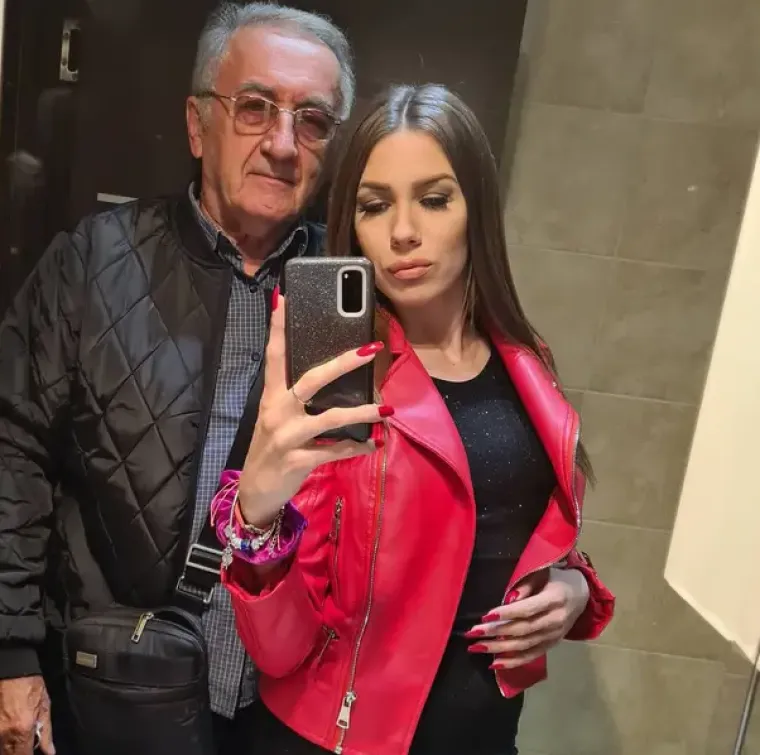 Nakon razvoda od Milojka, Milijana je ušla u vezi s umirovljenikom Milošom (62), a Milojko se tada pohvalio s novom djevojkom, koja ima 23 godine i čije ime drži u strogoj tajnosti. Valja spomenuti i to da je Milijana jednom prilikom progovorila i o svom prvom dečku, pa je tako za Blic.rs otkrila da je voljela starije još kao klinka. &quot;Moj prvi dečko imao je 53, a ja 15 godina&quot;, rekla je tada Milijana.