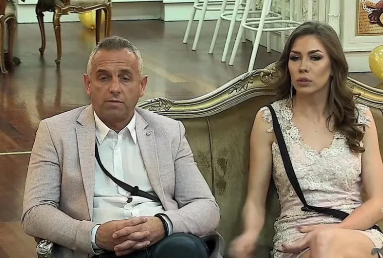 Nakon drugog prekida, Milijana se u &quot;Parovima&quot; zaljubila u glazbenika Ivana Gavrilovića (54). S obzirom na to da je on tada još uvijek bio u braku, s djevojkom Miljanom je pred kamerama duže vrijeme varao suprugu Marinu s kojom ima dvoje djece. Srpski pjevač krajem svibnja 2021. potpisao je papire za razvod braka te rekao da s Miljanom planira život izvan showa. 
