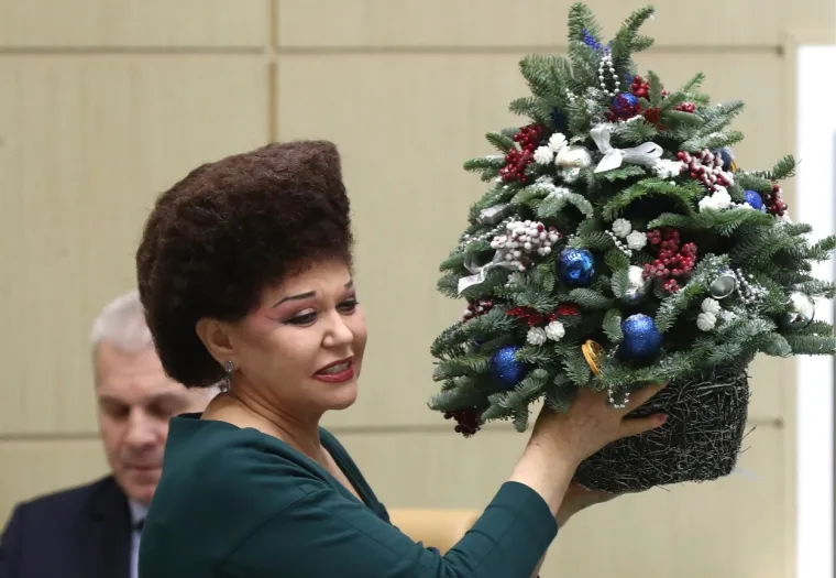 Ruska političarka opet je hit: Zbog frizure koja prkosi gravitaciji dobila titulu Bondove negativke, nekoć je bila junakinja nacije