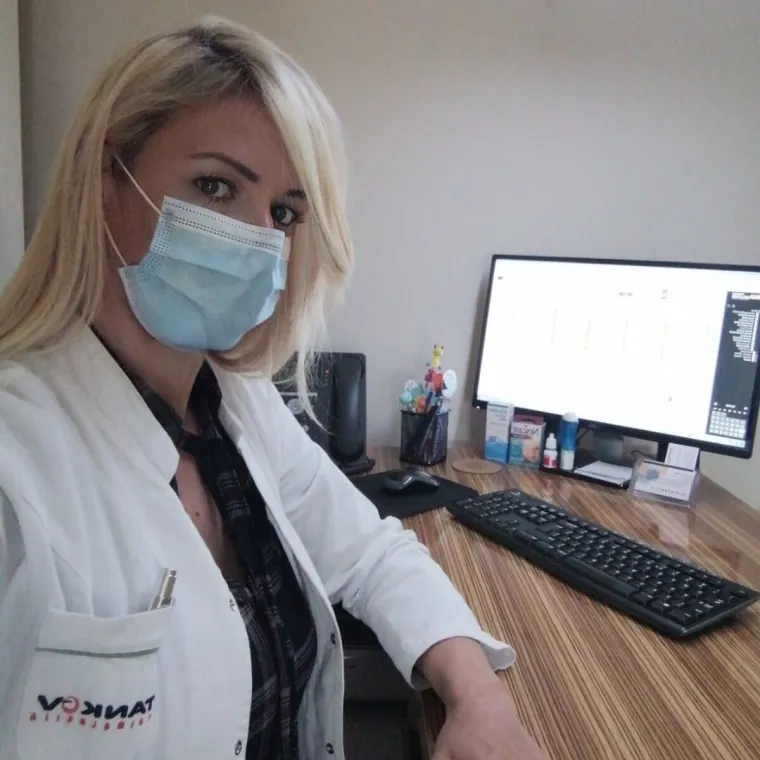 6. Prijevremeni porođaj: Na pregledima novorođenčadi može se vidjeti urođeni rascjep, mali tumor na oku ili njegovoj okolici, kao i porođajne ozljede, dodaje. 
&quot;Česte bolesti kod beba su začepljeni suzni kanali, ali i akutni gnojni konjuktivitis. Posebnu pozornost treba obratiti na stanje oka kod prijevremeno rođene djece. &quot;Važan znak koji može otkriti simptome kod novorođenčeta je bijela zjenica koja se lako uočava ako pažljivo pogledate oko novorođenčeta&quot;, kaže dr. Filipović.
