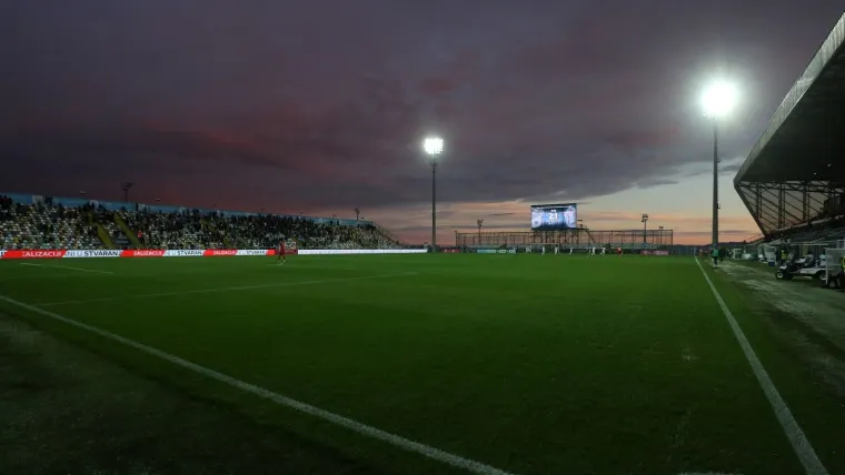 10. Rujevica (8 279) - Mjesto na kojem je Rijeka trebala ostati privremeno dok se ne renovira Kantrida postao je stalni dom ponosa Kvarnera. Moderan i lijep stadion diči se ponajboljim travnjakom u Hrvatskoj te s vremena na vrijeme ugosti i Vatrene. 