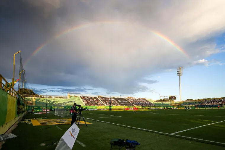 9. Aldo Drosina (9 800) - Domaći teren najzapadnijeg hrvatskog prvoligaša Istre smjestio se na deveto mjesto. Simpatičan stadion koji nosi ime po legendarnom pulskom nogometašu i treneru otvoren je 2010. godine. Istra je godinama zauzimala devetu poziciju u HNL-u, ali od ove sezone se, barem prema dosadašnjem tijeku prvenstva, dogodio pozitivan pomak.